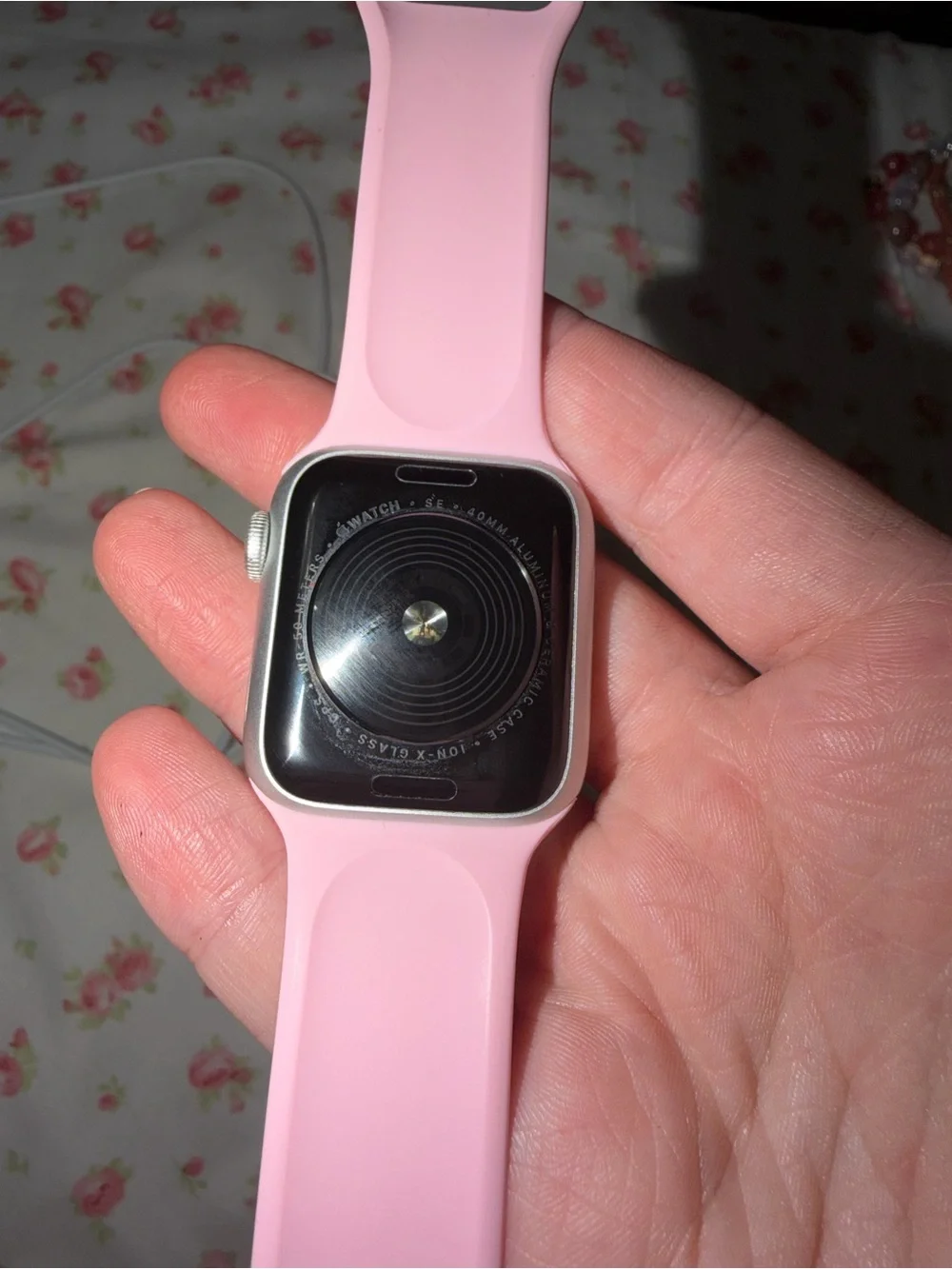 Apple SE 44MM ALUMINUM Watch with Pink  Band and charger